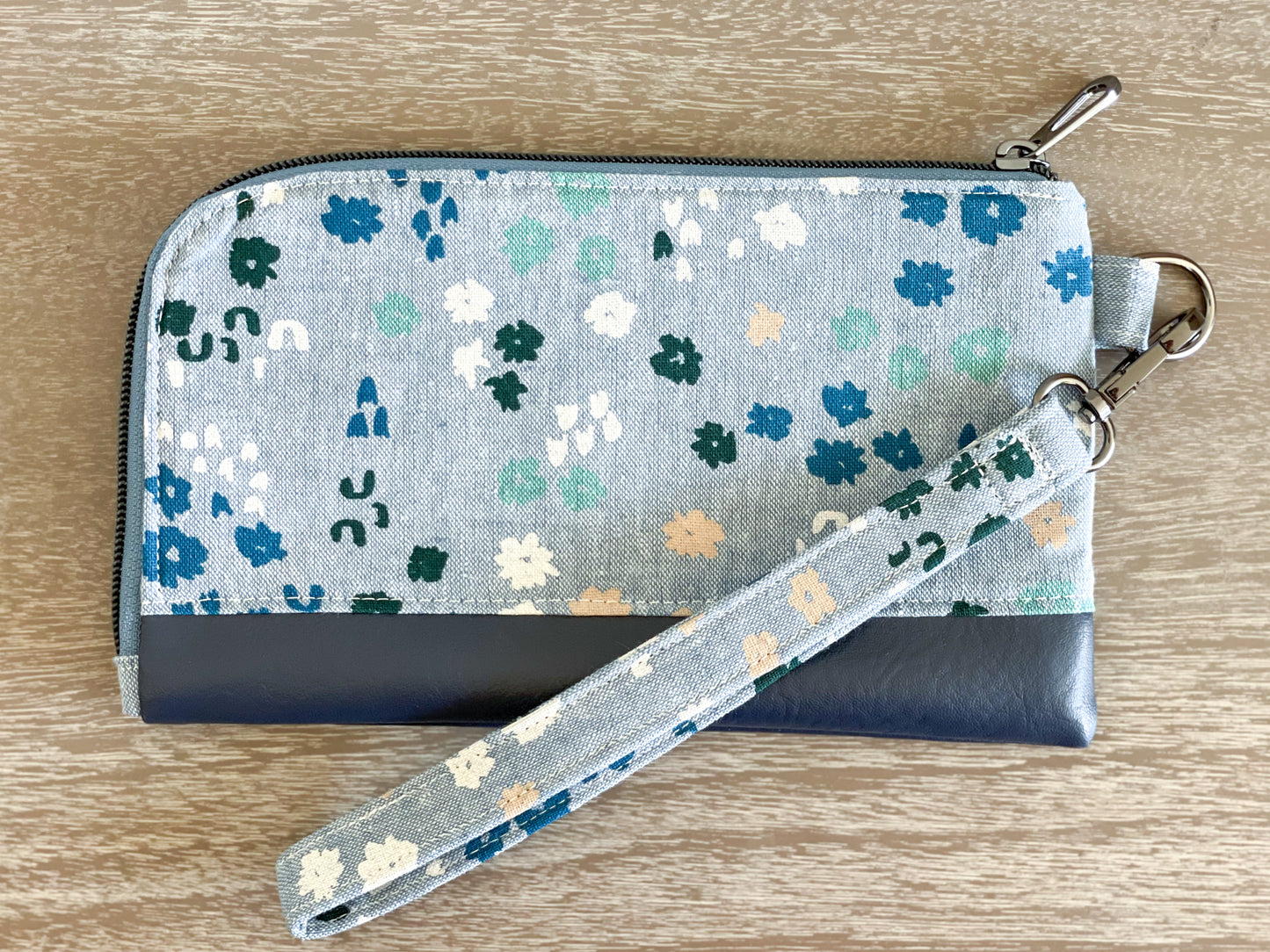 Minimalist Wristlet