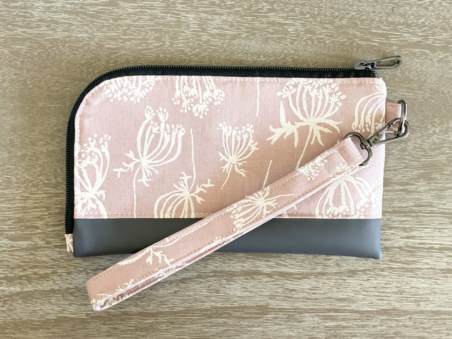 Minimalist Wristlet